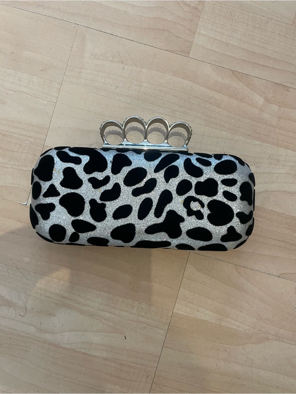 Glitter Leopard Print Knuckle Clutch in Silver and Black